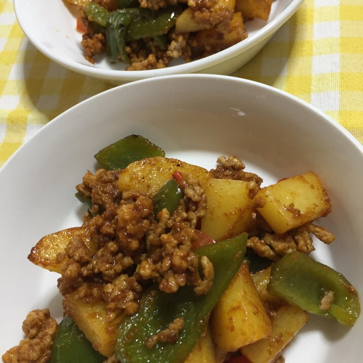 豚ひき肉とじゃが芋のカレーケチャップ炒め